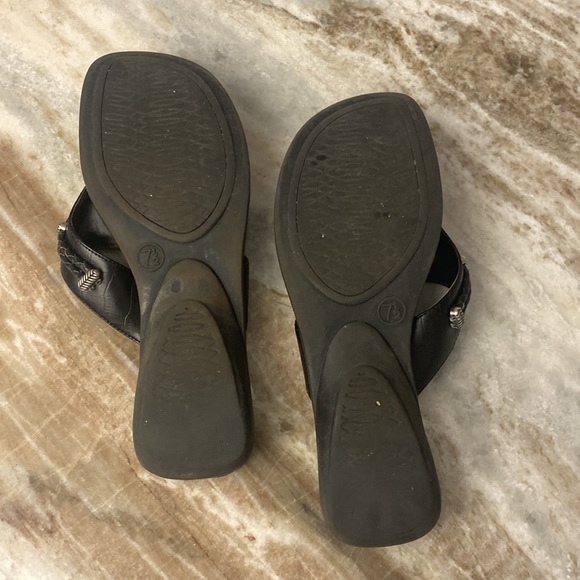 COPY - Minnetonka Black Sandals w/ silver embellishments. Sz 7 1/2 - Picture 5 of 7